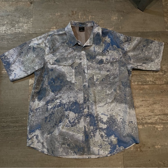 Realtree Other - Real Tree Camouflage Casual Athletic Button Up Short Sleeve